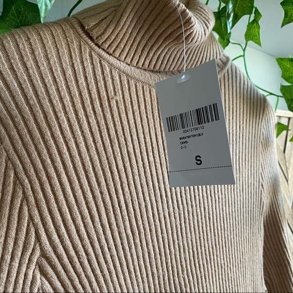 NWT Forever 21 Rib Knit Turtleneck - Picture 2 of 2
